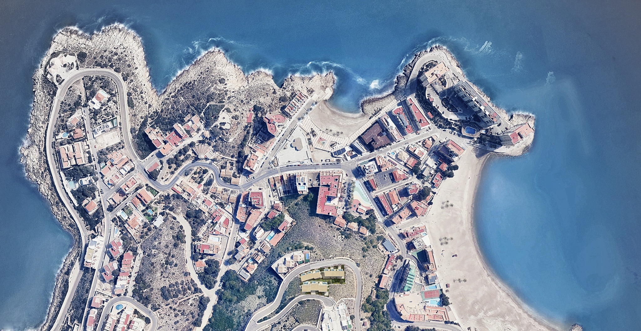 Vista aérea de El Faro de Cullera y el Mediterráneo